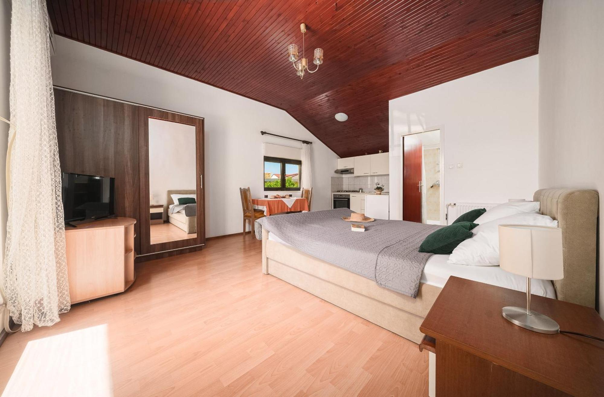 Apartment And Rooms Mrkovic Vodice Exterior foto